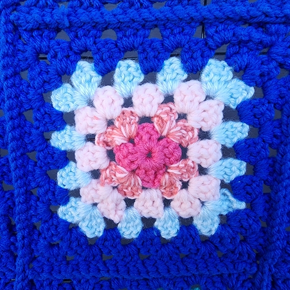 Handmade Granny Square Crochet Afghan Blanket Blue Trim 60"×38" Roseanne Style - Picture 5 of 9